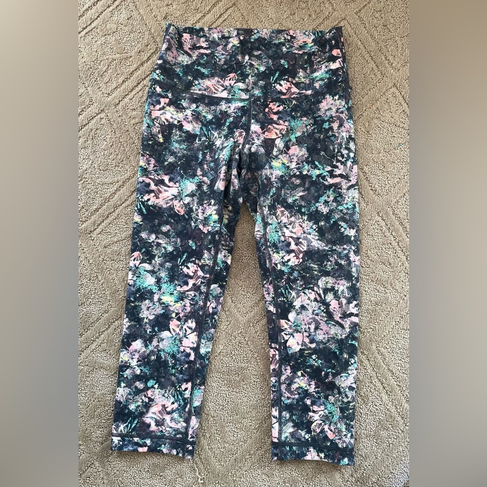 LULULEMON Women's Size 8 Wunder Under Crop capris Hi-Rise floral leggings